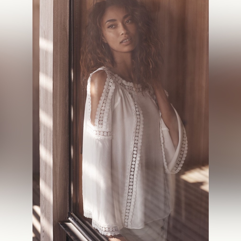 NWT Anthropologie Maeve Delwen Open Shoulder Top in white size small